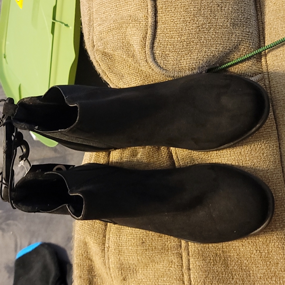 Women's City Street black bootie. New with tags size 6. Faux suede.